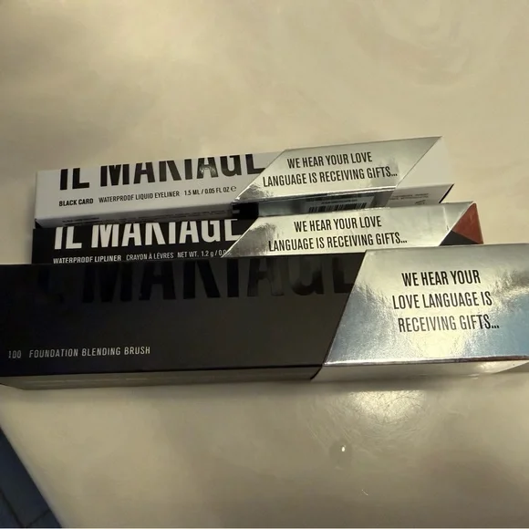 IL MAKIAGE Black and Silver Makeup Set